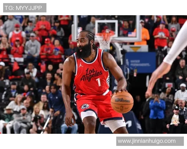 哈登半场表现分析：8投3中斩获9分5助攻三分命中率提升正负值为4