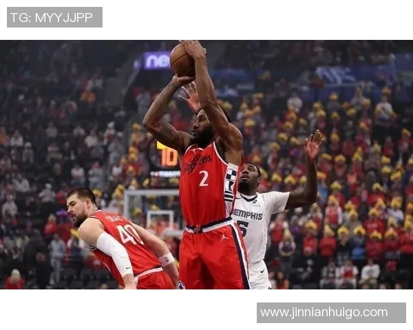 快船半场微弱领先火箭祖巴茨表现出色杜兰特状态低迷仅得7分