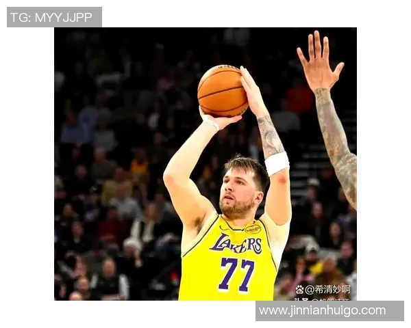 东契奇在场湖人防守效率显著提升分析及其影响探讨